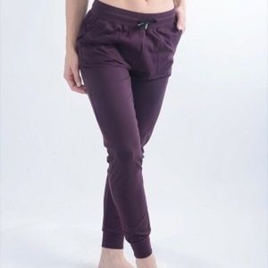 ZYIA Plum Unwind Jogger NWT
